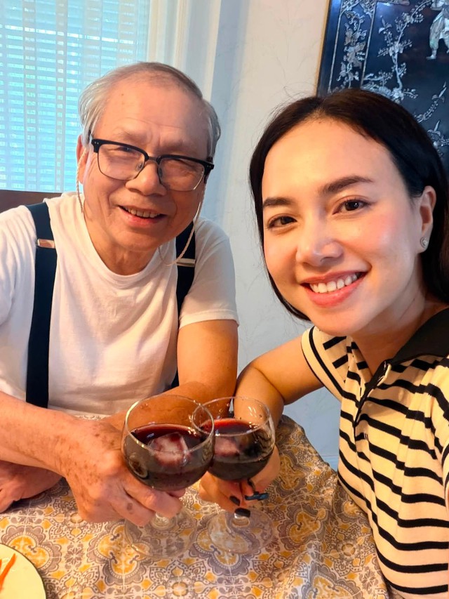Nữ nghệ sĩ Việt sang Mỹ thăm bố chồng, chia sẻ điều khiến c&ocirc; cảm động- Ảnh 1.