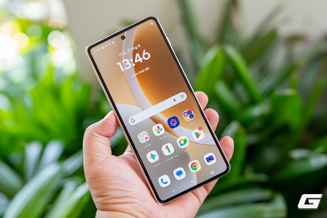 Cận cảnh Motorola Razr Fold: Kẻ đến sau nhưng không hề tỏ ra dè dặt- Ảnh 15.