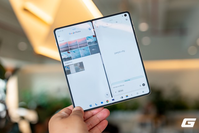 Cận cảnh Motorola Razr Fold: Kẻ đến sau nhưng không hề tỏ ra dè dặt- Ảnh 14.