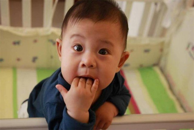 Con thường xuy&ecirc;n m&uacute;t tay? Người cần từ bỏ th&oacute;i quen l&agrave; mẹ chứ kh&ocirc;ng phải b&eacute;!- Ảnh 4.