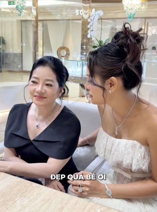 Mẹ đơn th&acirc;n Vbiz l&agrave; vợ &ocirc;ng chủ tiệm kim cương, chi trăm triệu để l&agrave;m một việc cho mẹ chồng- Ảnh 2.