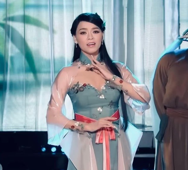 Nữ ca sĩ 45 tuổi chưa chồng: "Tôi chọn người giàu" - Ảnh 1.