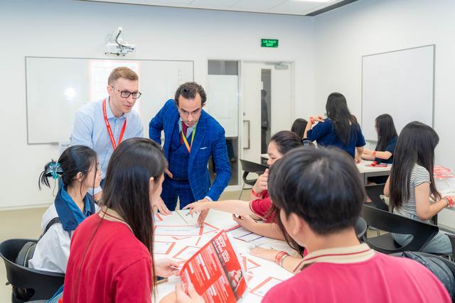 Mô hình đại học quốc tế: “Vùng đệm” giữ chân nguồn lực tri thức trẻ - Ảnh 1.