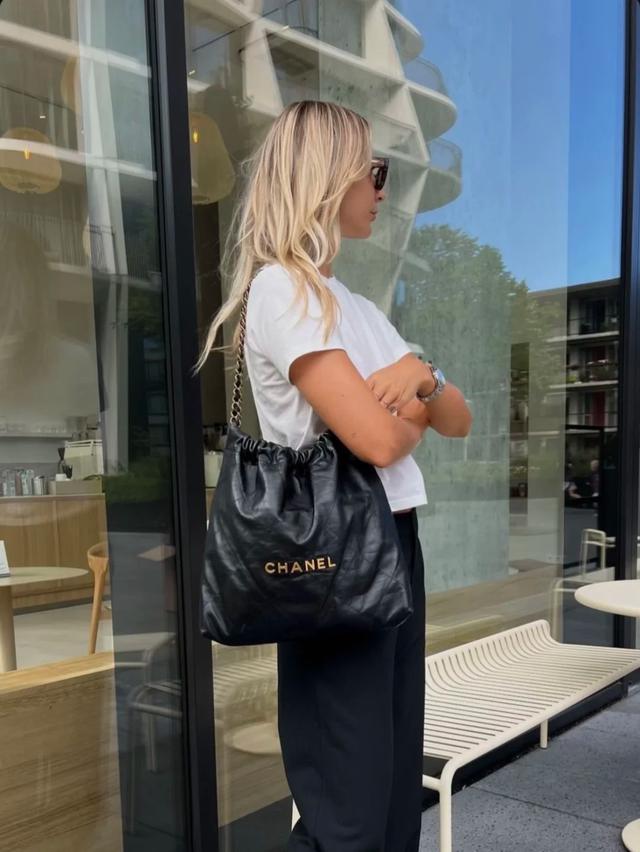 Từ Chanel đến Miu Miu: 5 mẫu túi xách được xem là khoản đầu tư đáng giá nhất - Ảnh 2.