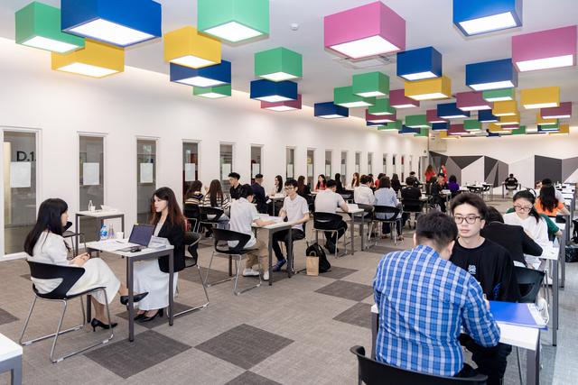 Mô hình đại học quốc tế: “Vùng đệm” giữ chân nguồn lực tri thức trẻ - Ảnh 4.