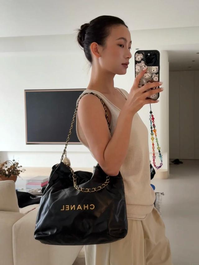 Từ Chanel đến Miu Miu: 5 mẫu túi xách được xem là khoản đầu tư đáng giá nhất - Ảnh 3.