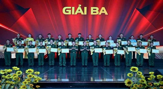 Nữ sĩ quan pháp luật và những đóng góp thầm lặng nơi đầu sóng - Ảnh 1.