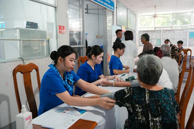 Chuyển dịch tư duy từ điều trị sang quản lý sức khỏe toàn diện trong bối cảnh già hóa dân số - Ảnh 7.