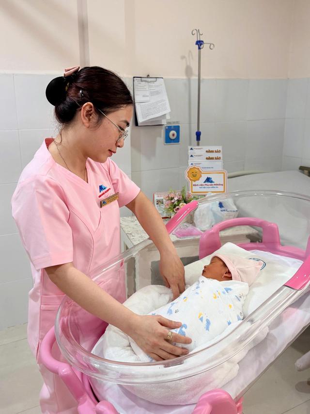 Hạnh ph&uacute;c đơm hoa sau h&agrave;nh tr&igrave;nh y&ecirc;u thương đầy nghị lực - Ảnh 1.