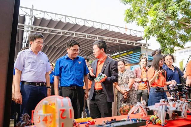 Tuổi trẻ Thành phố Hồ Chí Minh bứt phá trong ngày cao điểm “Chuyển đổi số - Chuyển động Xanh” năm 2026 - Ảnh 2.