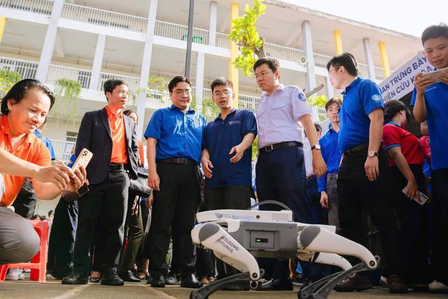Tuổi trẻ Thành phố Hồ Chí Minh bứt phá trong ngày cao điểm “Chuyển đổi số - Chuyển động Xanh” năm 2026 - Ảnh 4.
