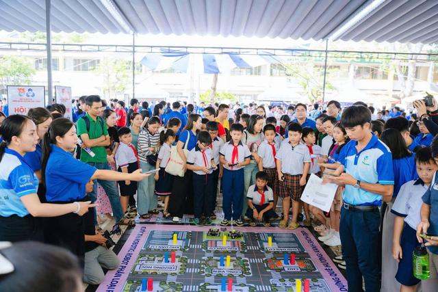 Tuổi trẻ Thành phố Hồ Chí Minh bứt phá trong ngày cao điểm “Chuyển đổi số - Chuyển động Xanh” năm 2026 - Ảnh 5.
