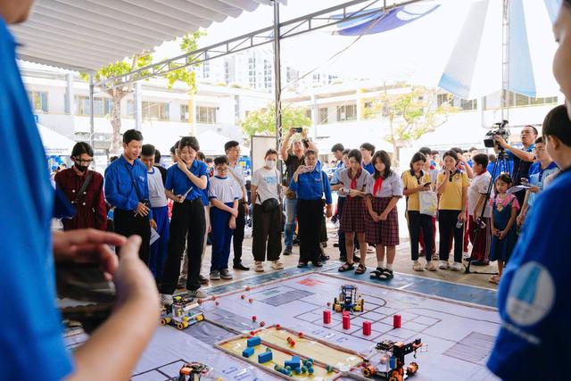 Tuổi trẻ Thành phố Hồ Chí Minh bứt phá trong ngày cao điểm “Chuyển đổi số - Chuyển động Xanh” năm 2026 - Ảnh 3.