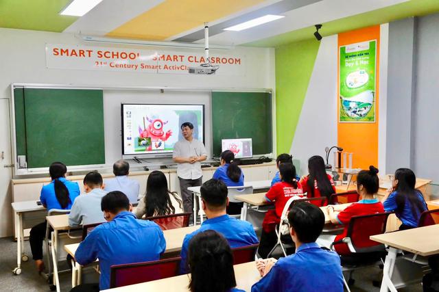 Tuổi trẻ Thành phố Hồ Chí Minh bứt phá trong ngày cao điểm “Chuyển đổi số - Chuyển động Xanh” năm 2026 - Ảnh 1.