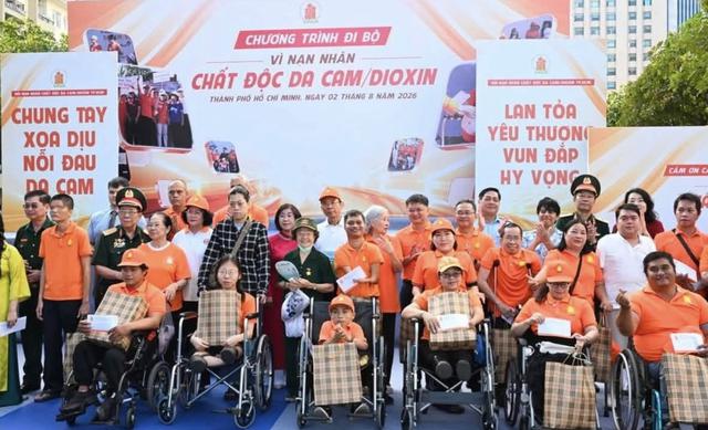 Hơn 5.000 người đi bộ v&igrave; nạn nh&acirc;n chất độc da cam: Lan tỏa y&ecirc;u thương, tiếp th&ecirc;m nghị lực - Ảnh 4.