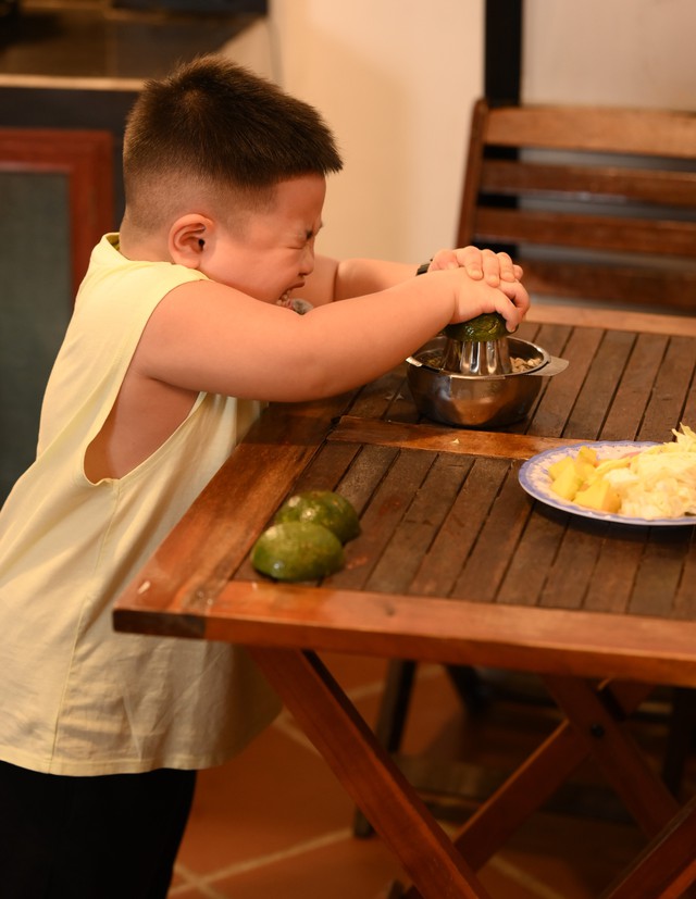 Bố ơi mình đi đâu thế? mùa 6 lên sóng: Lê Dương Bảo Lâm náo loạn chợ Hội An, các ông bố “toát mồ hôi” vì loạt thử thách đầu tiên - Ảnh 6.