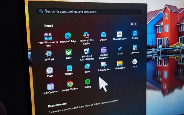 Windows 11 khiến người dùng bối rối: Con trỏ bỗng phóng to, Defender liên tục “kêu cứu” - Ảnh 1.