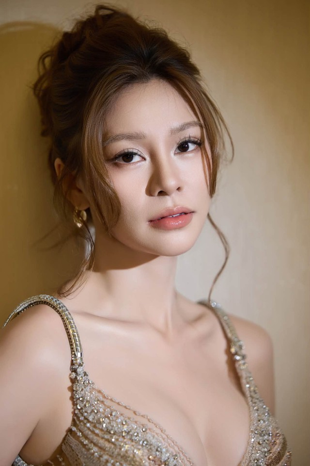 Ca sĩ Việt nhan sắc chấp 10 Hoa hậu càng có tuổi càng đẹp, được đại gia showbiz hơn 11 tuổi "cưng như trứng mỏng"- Ảnh 7.