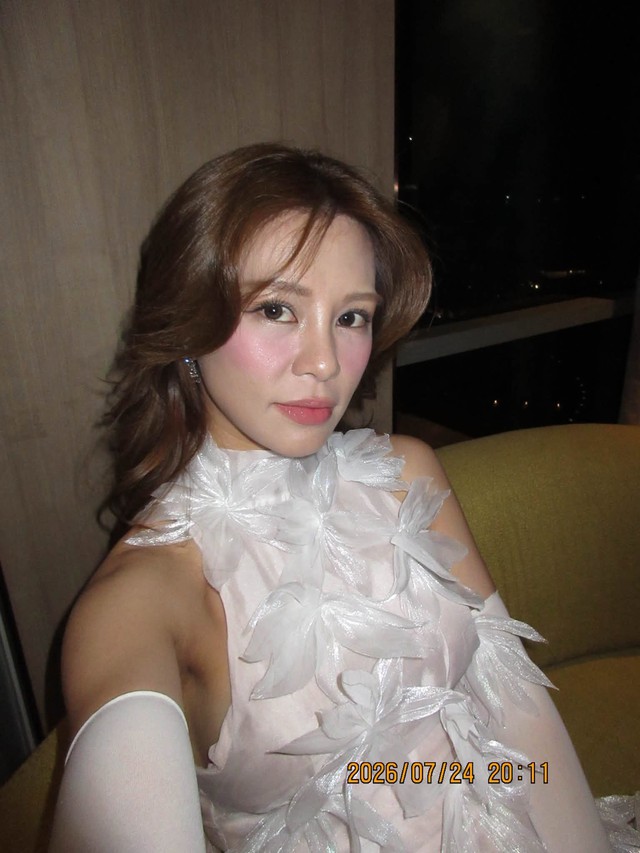 Ca sĩ Việt nhan sắc chấp 10 Hoa hậu càng có tuổi càng đẹp, được đại gia showbiz hơn 11 tuổi "cưng như trứng mỏng"- Ảnh 14.