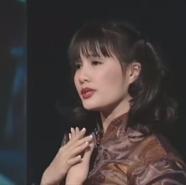 "Trời ơi, 33 năm rồi t&ocirc;i gặp lại nh&igrave;n Hạ Vy vẫn trẻ như mới 33 tuổi"- Ảnh 2.