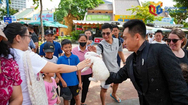 Hai ngày, 255.000 người "đổ bộ" tới địa điểm một gần Hà Nội: Có gì mà hấp dẫn đến vậy?- Ảnh 1.