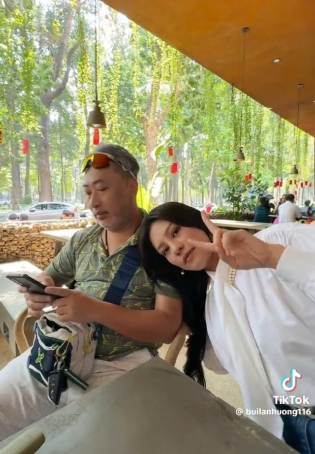 Ca sĩ Việt nhan sắc chấp 10 Hoa hậu càng có tuổi càng đẹp, được đại gia showbiz hơn 11 tuổi "cưng như trứng mỏng"- Ảnh 6.