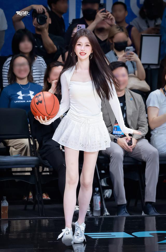 Phú bà điệu nhất showbiz gặp họa ở sân bóng rổ: Ảnh visual đẹp phát sáng bị bóc mẽ giả dối- Ảnh 1.