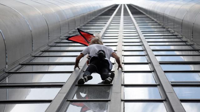 Gặp “Người nhện đời thực”: Người đàn ông tay không lững thững leo tháp Eiffel, Burj Khalifa như trong giấc mơ của mọi cậu bé - Ảnh 5.