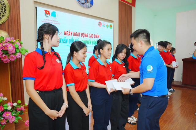 Đồng h&agrave;nh c&ugrave;ng chiến sĩ t&igrave;nh nguyện h&egrave; năm 2026: Lan tỏa y&ecirc;u thương, kh&aacute;t vọng v&agrave; sức trẻ bản lĩnh - Ảnh 1.