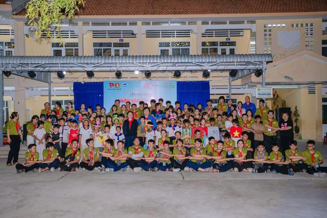 Thắp s&aacute;ng ước mơ thiếu nhi Việt Nam tại x&atilde; N&uacute;i Cấm, tỉnh An Giang - Ảnh 5.