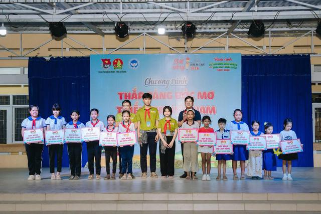 Thắp s&aacute;ng ước mơ thiếu nhi Việt Nam tại x&atilde; N&uacute;i Cấm, tỉnh An Giang - Ảnh 2.