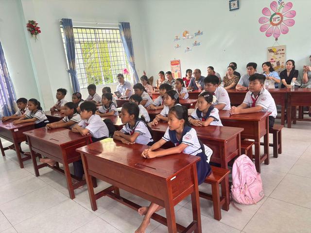 Từ Hồng Nhung đến Hồ Văn Cường: D&agrave;n nghệ sĩ quy tụ trong đ&ecirc;m nhạc v&igrave; cộng đồng - Ảnh 2.