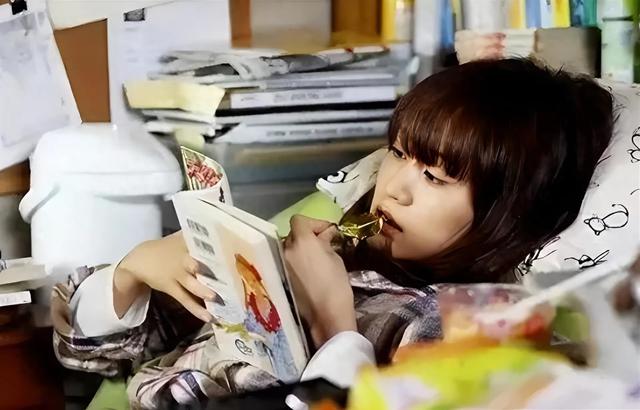 Một kiểu ĂN BÁM mới đang xuất hiện - Cha mẹ chỉ biết thở dài: "Thôi miễn con khỏe là được"- Ảnh 2.