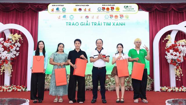 Vinh danh những tấm l&ograve;ng cống hiến &ndash; Lan tỏa gi&aacute; trị nh&acirc;n văn từ H&agrave;nh tr&igrave;nh Sức khỏe Xanh M&ugrave;a 4 - Ảnh 2.