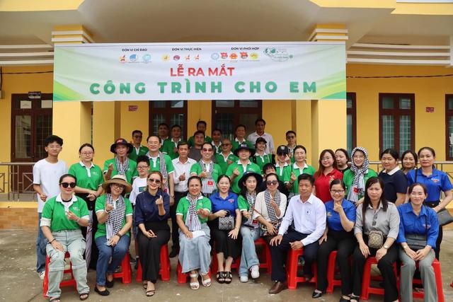 Vinh danh những tấm l&ograve;ng cống hiến &ndash; Lan tỏa gi&aacute; trị nh&acirc;n văn từ H&agrave;nh tr&igrave;nh Sức khỏe Xanh M&ugrave;a 4 - Ảnh 3.