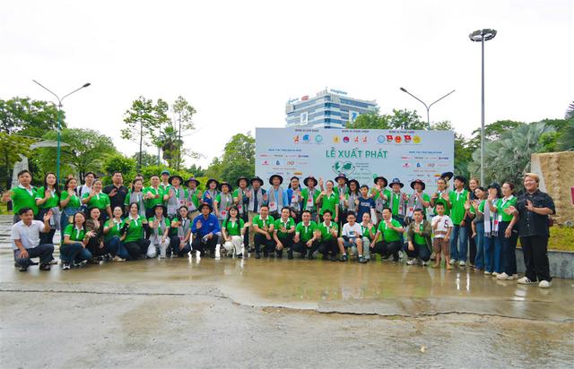 Vinh danh những tấm l&ograve;ng cống hiến &ndash; Lan tỏa gi&aacute; trị nh&acirc;n văn từ H&agrave;nh tr&igrave;nh Sức khỏe Xanh M&ugrave;a 4 - Ảnh 4.