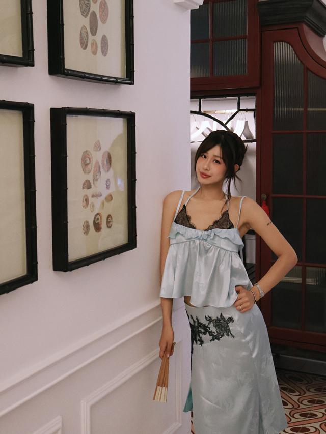 Mỹ nữ cao 1m58 c&oacute; 2 qu&yacute; tử nổi nhất MXH: Bu&ocirc;ng con ra l&agrave; trẻ xinh chẳng kh&aacute;c n&agrave;o idol- Ảnh 1.