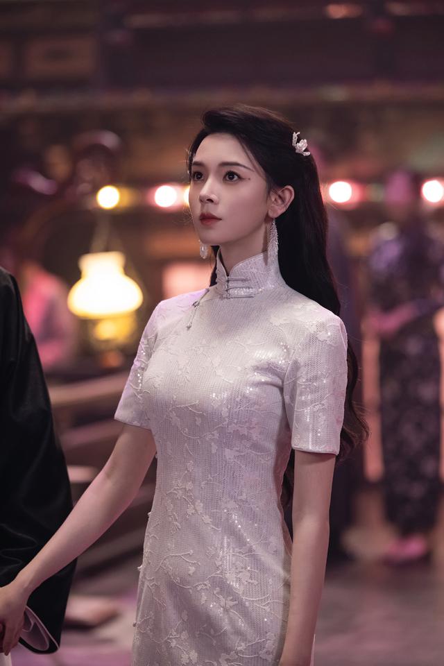 4 mỹ nhân diện sườn xám đẹp nhất Cbiz hiện nay: Ngắm vị trí số 1 mới thấy thế nào là cực phẩm- Ảnh 4.
