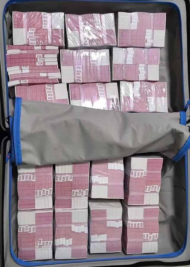 Mang 6,6 tỷ đồng ra ng&acirc;n h&agrave;ng gửi tiết kiệm, cụ &ocirc;ng ngỡ ng&agrave;ng khi tất cả l&agrave; tiền giả- Ảnh 1.