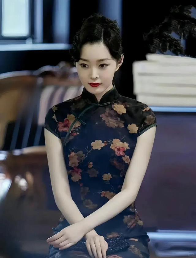 4 mỹ nhân diện sườn xám đẹp nhất Cbiz hiện nay: Ngắm vị trí số 1 mới thấy thế nào là cực phẩm- Ảnh 7.