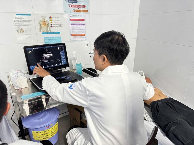 Th&agrave;nh phố Hồ Ch&iacute; Minh miễn ph&iacute; kh&aacute;m sức khỏe định kỳ cho 3 triệu học sinh, sinh vi&ecirc;n - Ảnh 4.