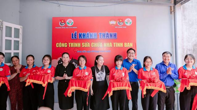 Lan tỏa nắng ấm t&igrave;nh bạn trong Chiến dịch Hoa phượng đỏ - Ảnh 2.