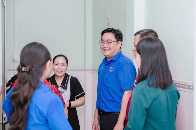 Lan tỏa nắng ấm t&igrave;nh bạn trong Chiến dịch Hoa phượng đỏ - Ảnh 3.