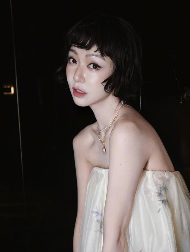 Mỹ nh&acirc;n c&oacute; đ&ocirc;i mắt long lanh như sương sớm, 45 tuổi l&ecirc;n truyền h&igrave;nh viral khắp MXH- Ảnh 5.