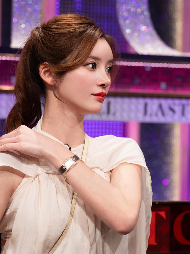 Bad girl show hẹn h&ograve; hot đi&ecirc;n đảo: Mặt như b&uacute;p b&ecirc;, lưng xăm k&iacute;n kh&ocirc;ng một lần ủ t&ecirc;- Ảnh 4.