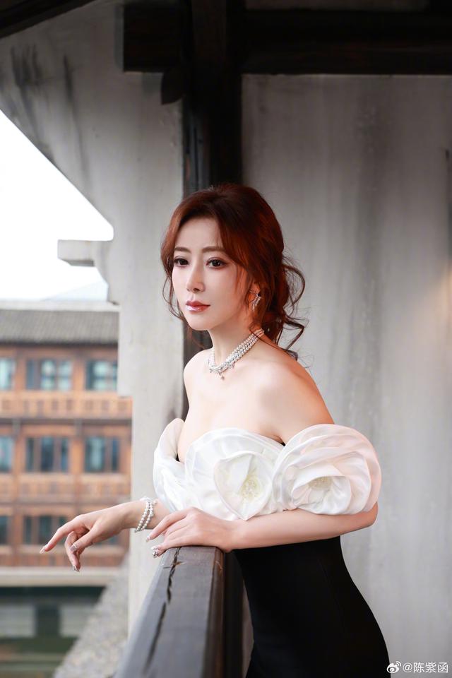 Mỹ nh&acirc;n Thần Đi&ecirc;u Đại Hiệp bị hủy hoại sự nghiệp v&igrave; scandal ảnh n&oacute;ng, 12 lần l&agrave;m IVF vẫn kh&ocirc;ng c&oacute; cơ hội l&agrave;m mẹ - Ảnh 1.
