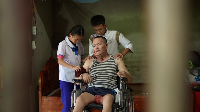 Hương Tràm bật khóc nức nở: "Tôi đau đớn" - Ảnh 1.