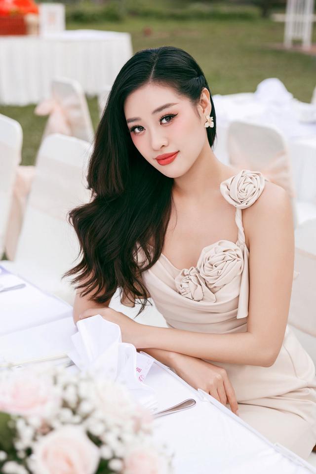 Hoa hậu Việt Nam được truyền thông Trung Quốc ca ngợi là "nữ thần quốc dân" - Ảnh 6.