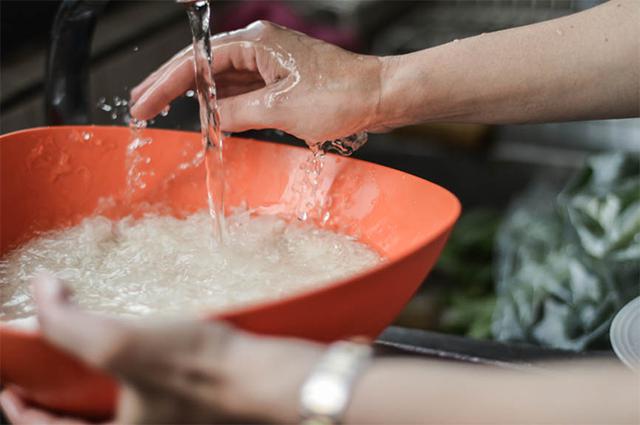 Lời khuy&ecirc;n cho những ai thường vo gạo 2 lần mới nấu cơm- Ảnh 2.