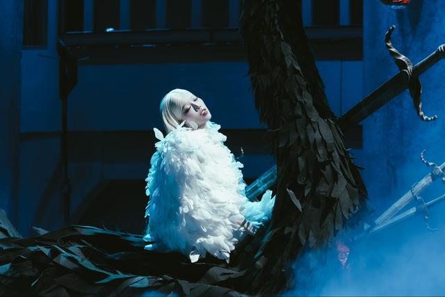 Nữ ca sĩ Việt từng đi hát ở công viên nay bán show nào “cháy” vé show đó, “cân” trọn cả chục nghìn khán giả - Ảnh 1.